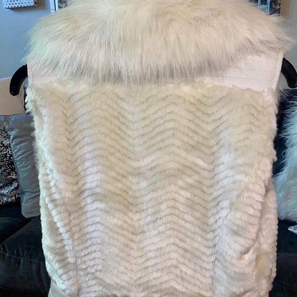 Guess winter white fur and leather vest - Picture 2 of 3